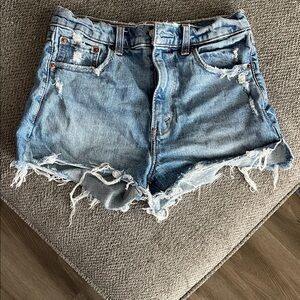Abercrombie & Fitch The Mom Short High Rise  - size 2/26